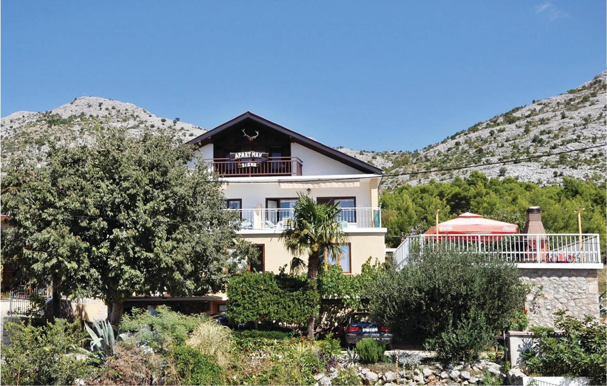 2 Bedroom Lovely Apartment In Starigrad Paklenica Ngoại thất bức ảnh